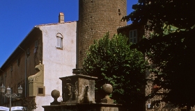 Bagnaia fontana e Torre dell'orologio