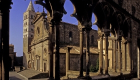 Cattedrale di San Lorenzo (sec. XII) - Vista dalla Loggia del Palazzo Papale