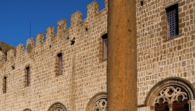 Palazzo Papale (sec. XIII) - Le Finestre a Bifora della Facciata