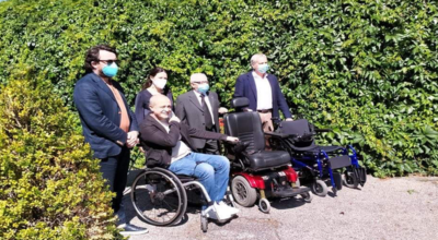 Confael disabili dona al comune di Viterbo due carrozzine, la consegna lo scorso sabato