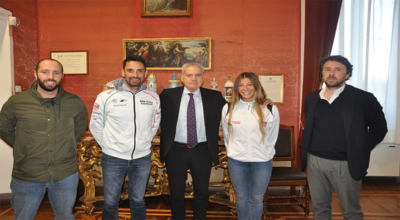 Il sindaco Arena conferisce attestato di merito a Ludovica Delfino e a Gustavo Sandrucci per i recenti successi sportivi