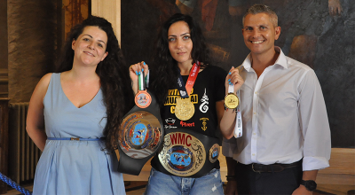 La sindaca Frontini conferisce attestato di merito alla campionessa mondiale di Muay Thai Sveva Melillo